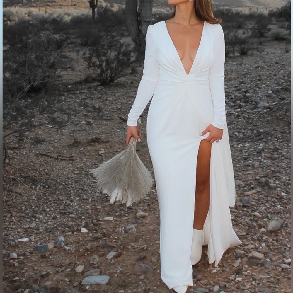 NWOT Stunning Romance White Long Sleeve Mermaid Maxi Dress